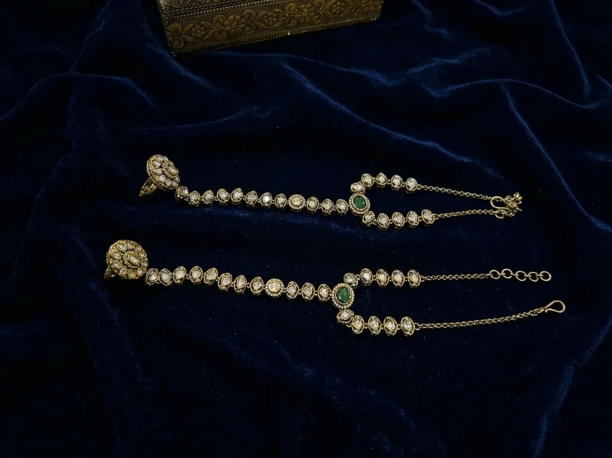 Emerald Regal Kundan Hathphool